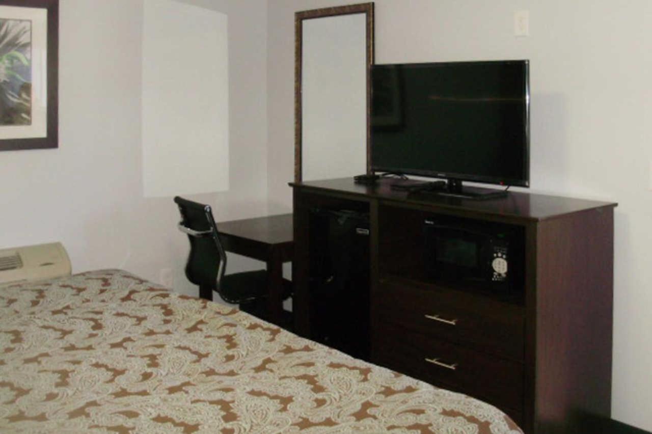 Rodeway Inn Middleboro-Plymouth Экстерьер фото